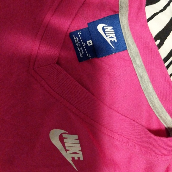Nike top - Picture 2 of 3